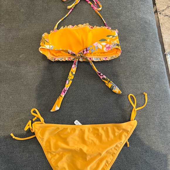 Ardene bikini size small (top and bottom) orange floral - Picture 2 of 2